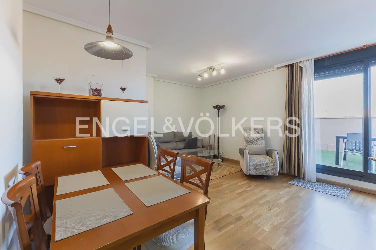 Penthouse de 2 chambres à louer à Valence ville avec piscine garage - 1 950 € (Ref: 10014321)