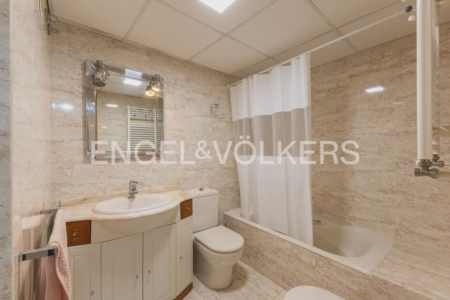 Penthouse de 2 chambres à louer à Valence ville avec piscine garage - 1 950 € (Ref: 10014321)