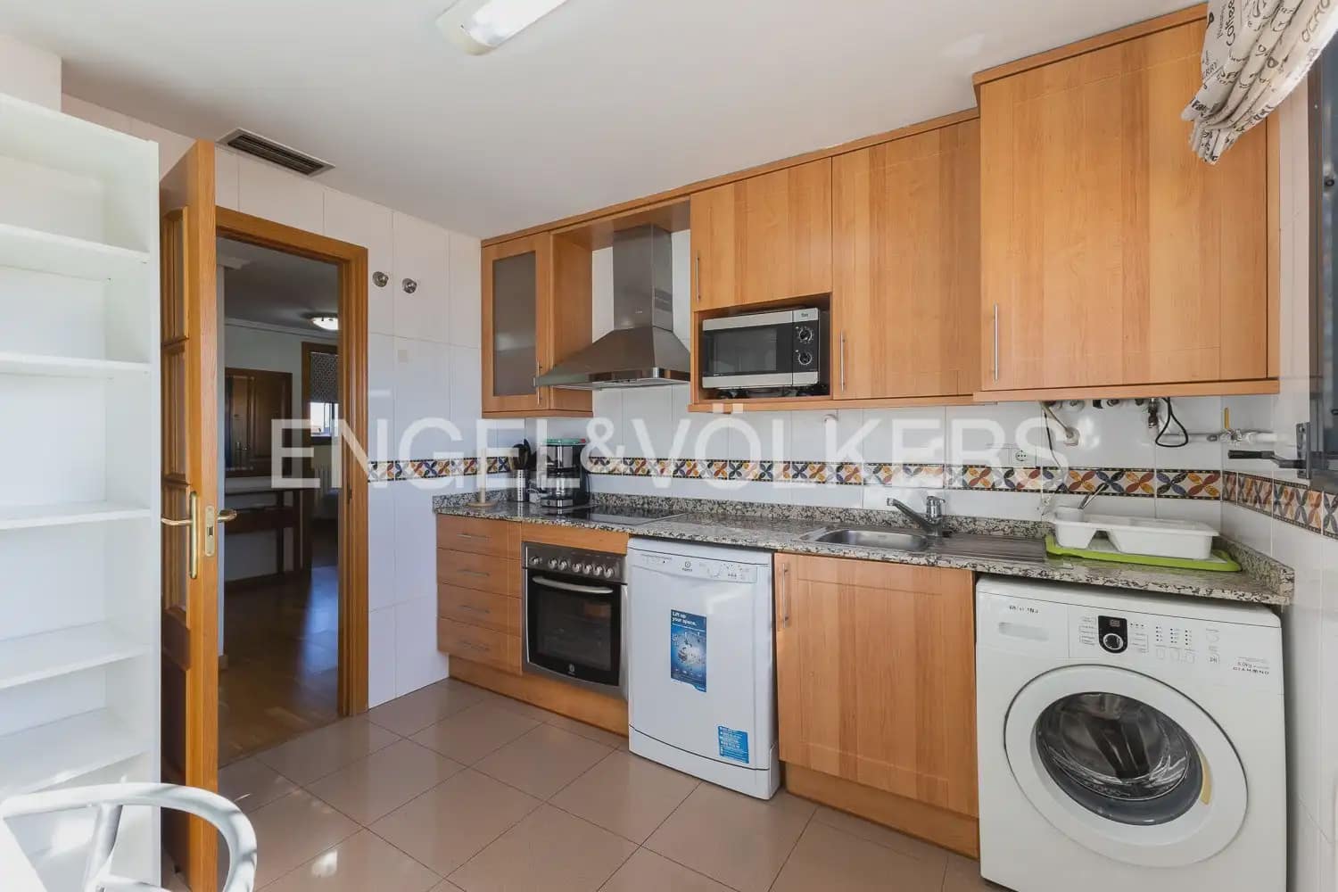 Penthouse de 2 chambres à louer à Valence ville avec piscine garage - 1 950 € (Ref: 10014321)