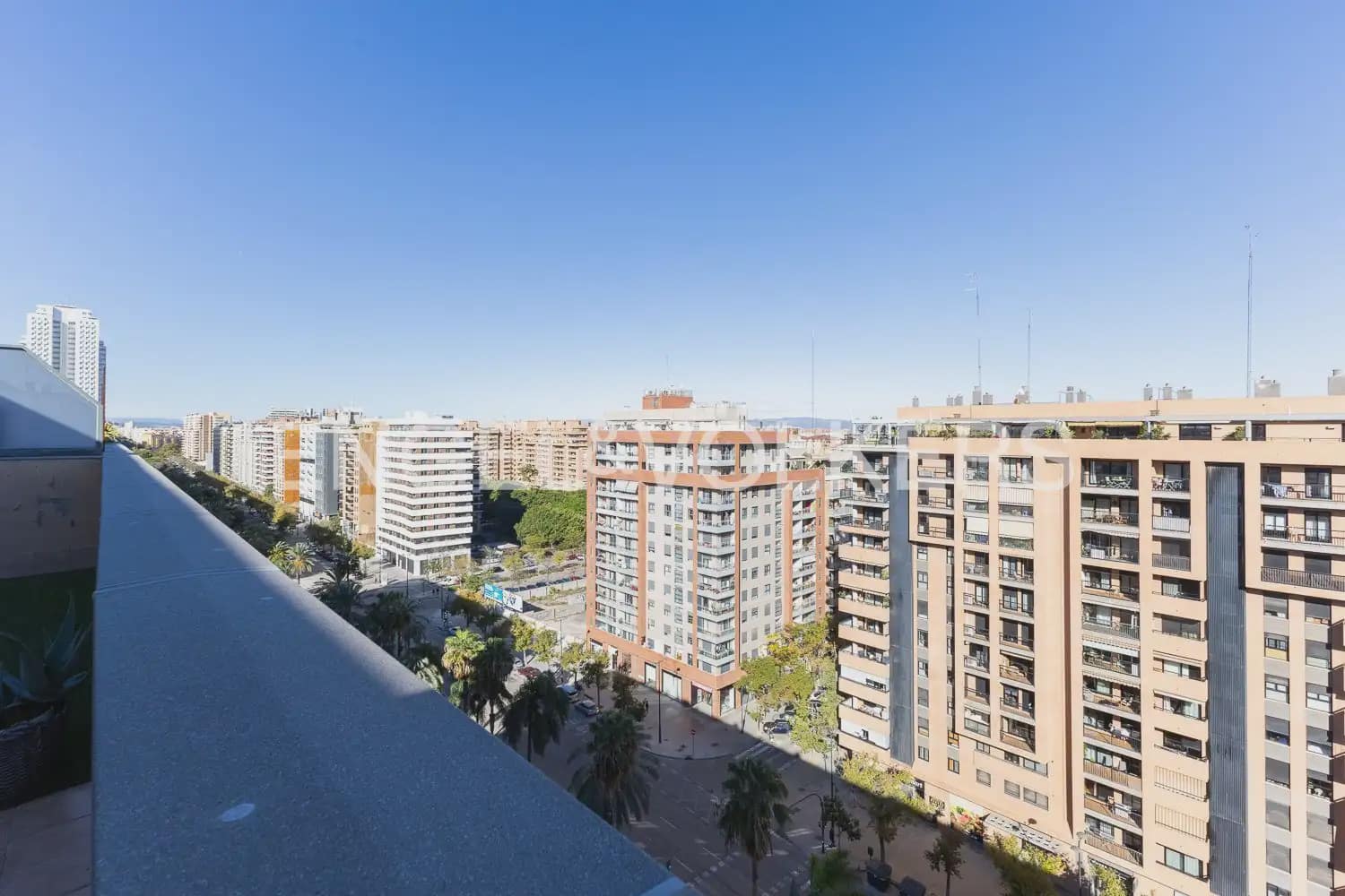 Penthouse de 2 chambres à louer à Valence ville avec piscine garage - 1 950 € (Ref: 10014321)