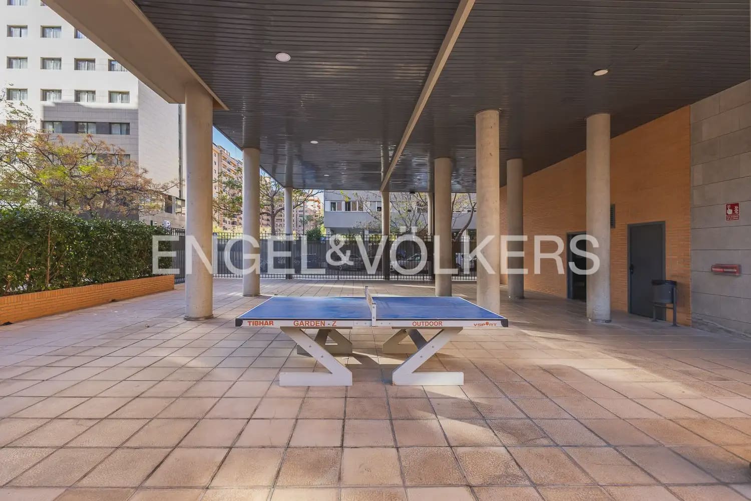 Penthouse de 2 chambres à louer à Valence ville avec piscine garage - 1 950 € (Ref: 10014321)