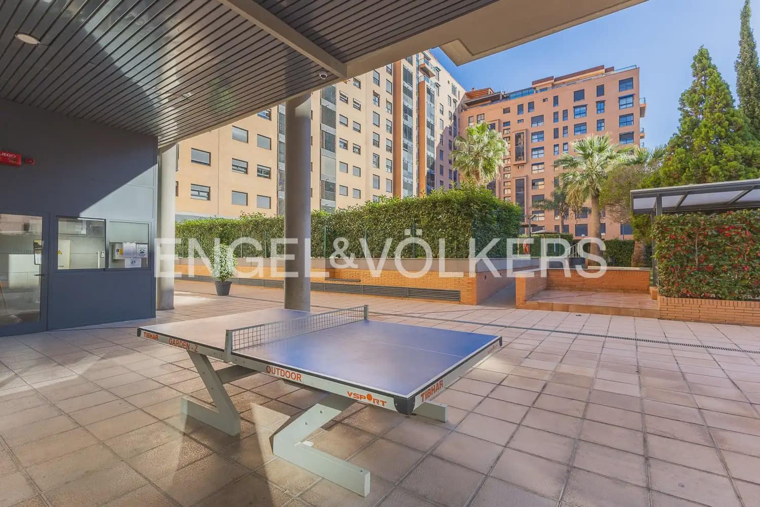 Penthouse de 2 chambres à louer à Valence ville avec piscine garage - 1 950 € (Ref: 10014321)