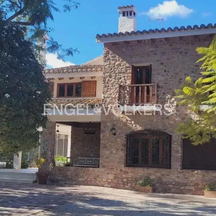 5 bedroom Villa for rent in Naquera with pool garage - € 5,500 (Ref: 10014322)