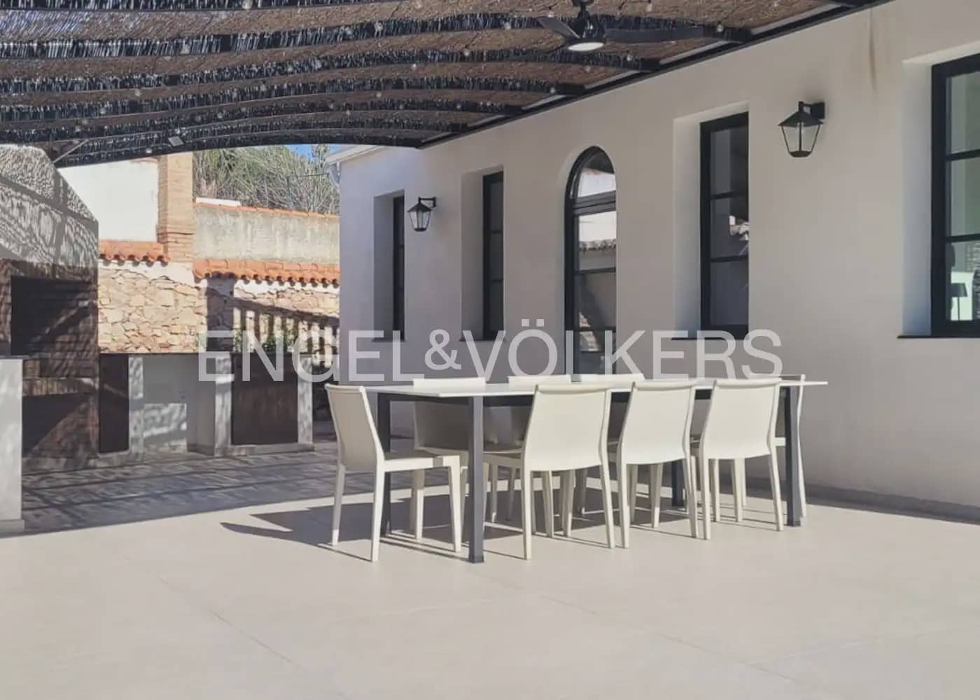 5 bedroom Villa for rent in Naquera with pool garage - € 5,500 (Ref: 10014322)