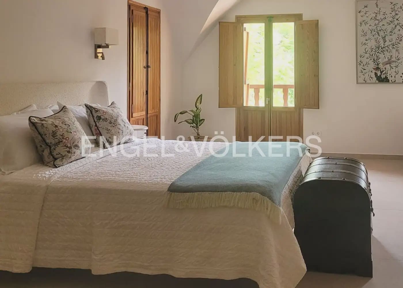 5 bedroom Villa for rent in Naquera with pool garage - € 5,500 (Ref: 10014322)