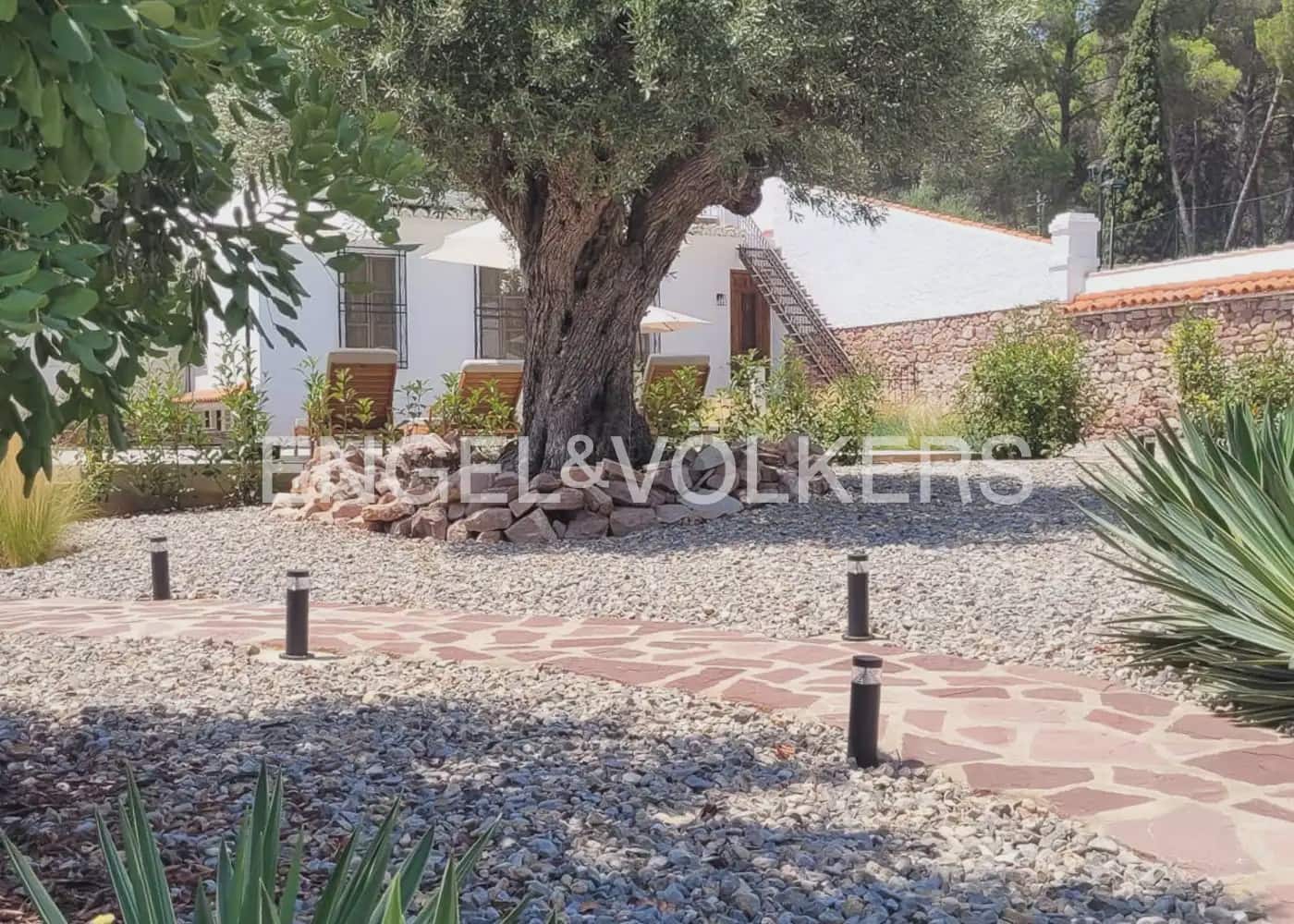 5 bedroom Villa for rent in Naquera with pool garage - € 5,500 (Ref: 10014322)
