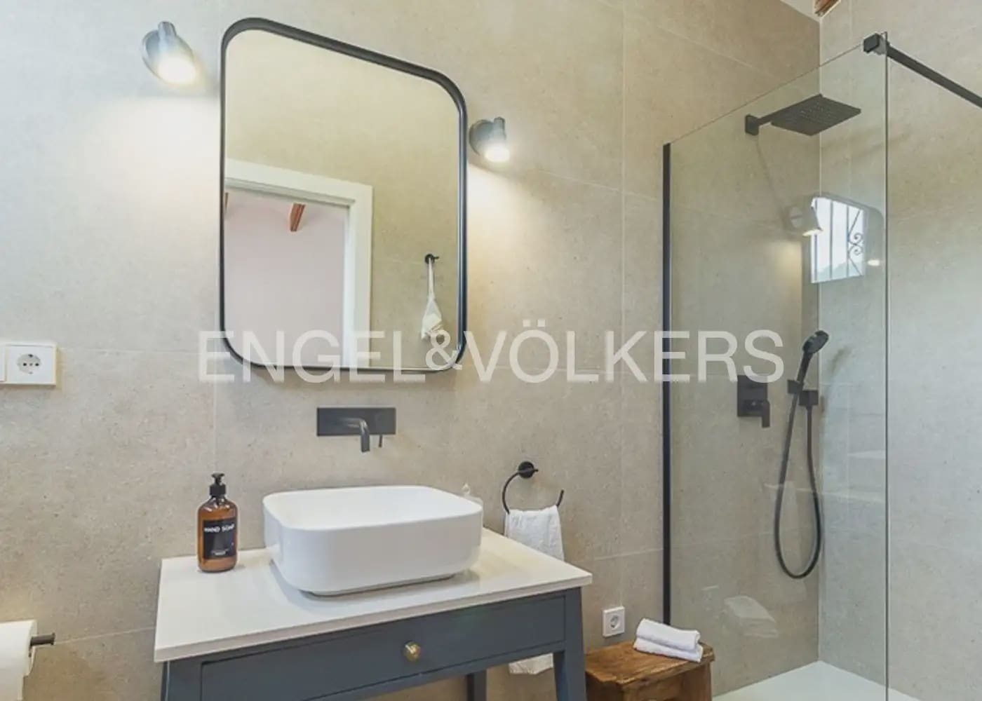 5 bedroom Villa for rent in Naquera with pool garage - € 5,500 (Ref: 10014322)