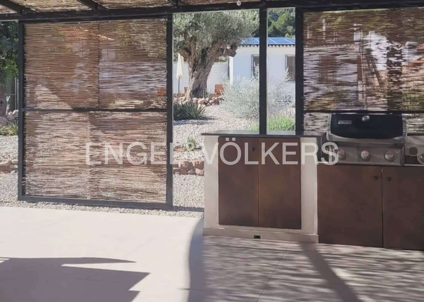 5 bedroom Villa for rent in Naquera with pool garage - € 5,500 (Ref: 10014322)