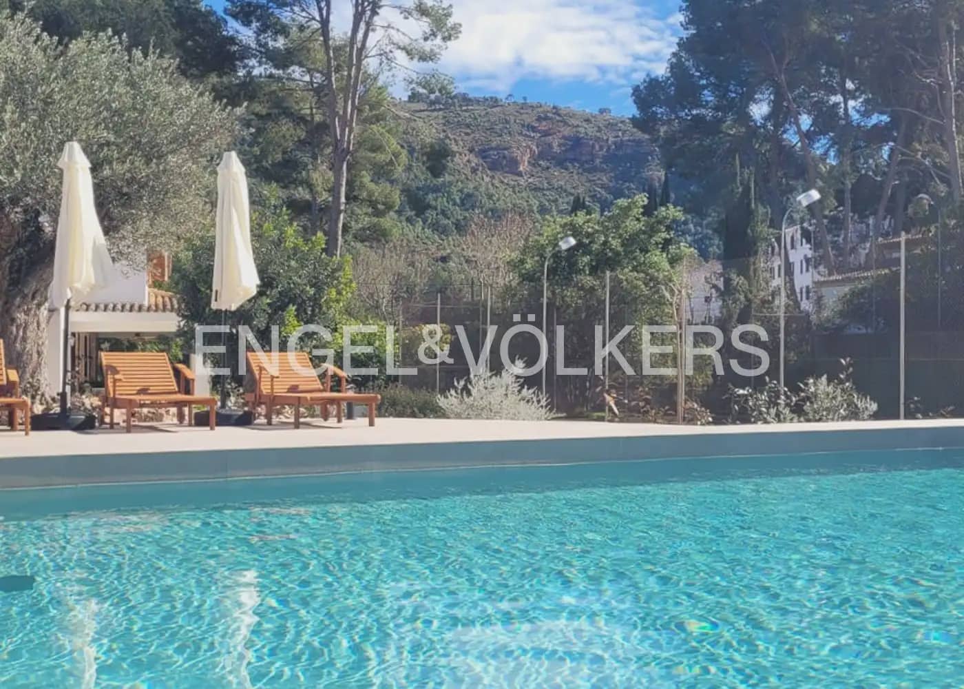 5 bedroom Villa for rent in Naquera with pool garage - € 5,500 (Ref: 10014322)