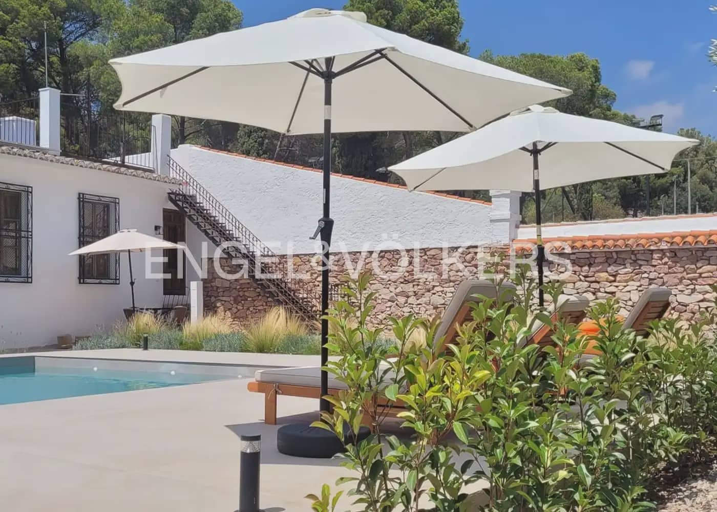 5 bedroom Villa for rent in Naquera with pool garage - € 5,500 (Ref: 10014322)