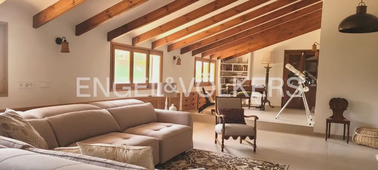 5 bedroom Villa for rent in Naquera with pool garage - € 5,500 (Ref: 10014322)