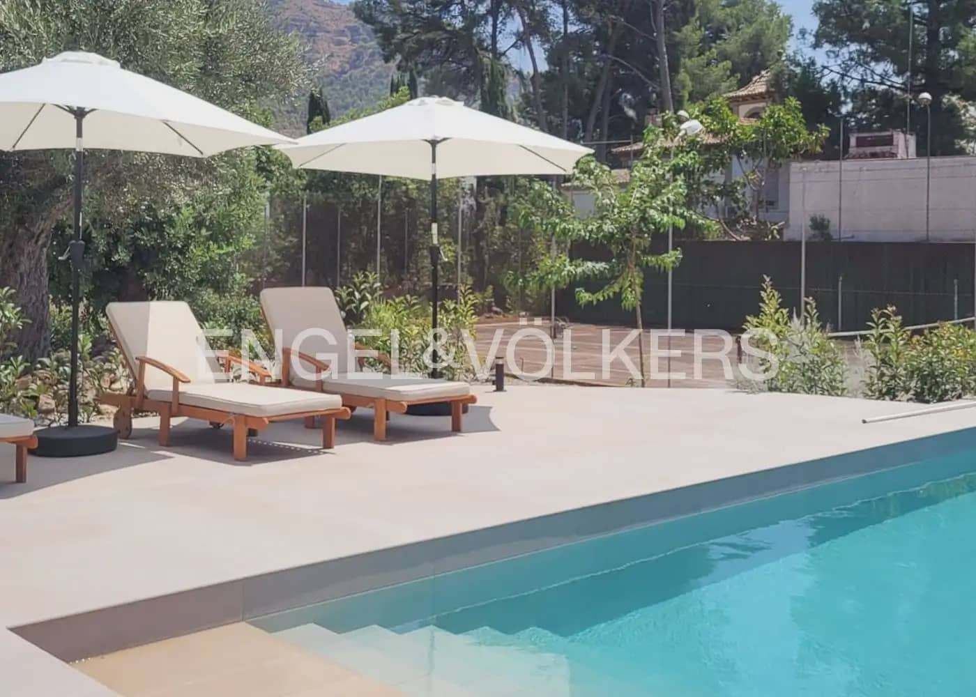 5 bedroom Villa for rent in Naquera with pool garage - € 5,500 (Ref: 10014322)