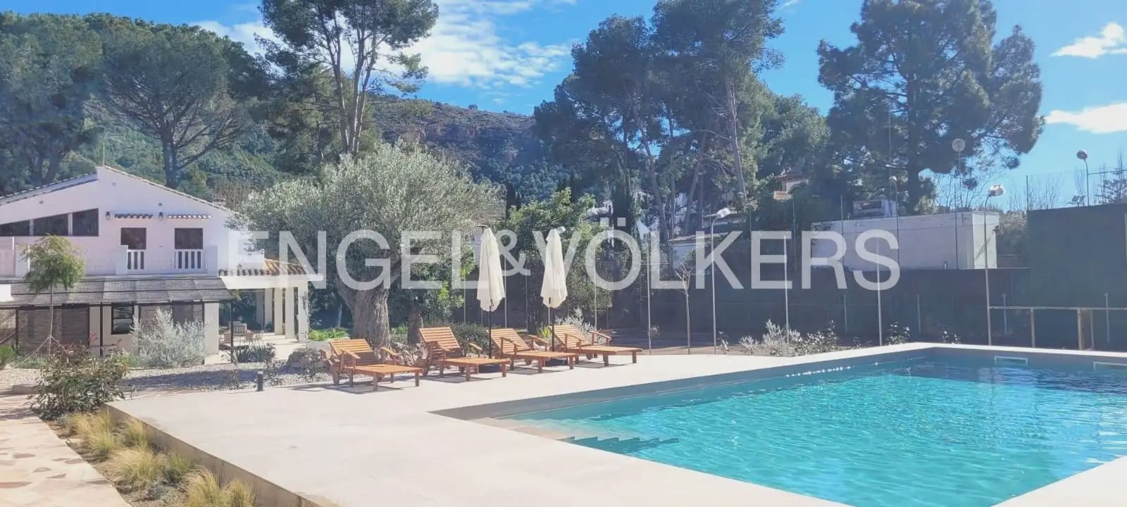 5 bedroom Villa for rent in Naquera with pool garage - € 5,500 (Ref: 10014322)