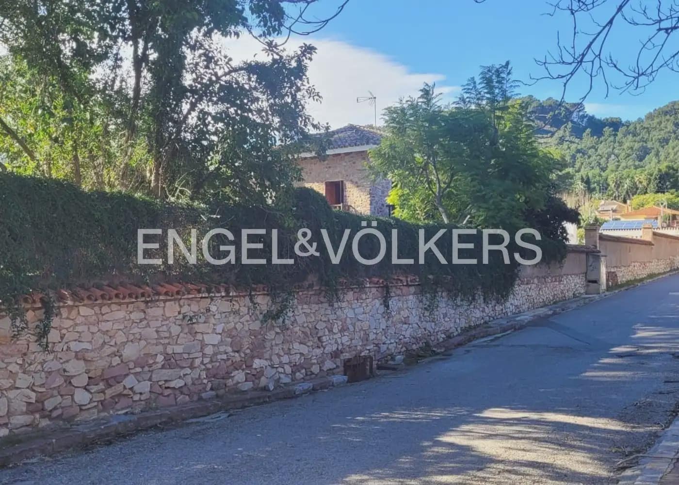 5 bedroom Villa for rent in Naquera with pool garage - € 5,500 (Ref: 10014322)