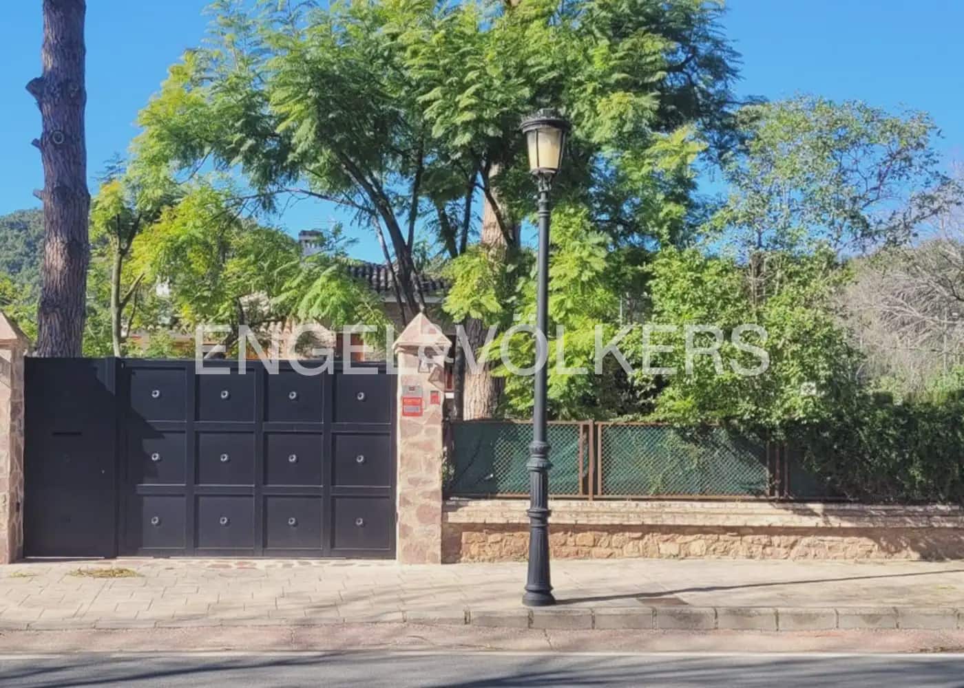 5 bedroom Villa for rent in Naquera with pool garage - € 5,500 (Ref: 10014322)