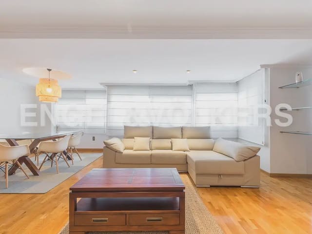 Appartement de 4 chambres à louer à Benicalap, Valence ville - 1 750 € (Ref: 10016330)
