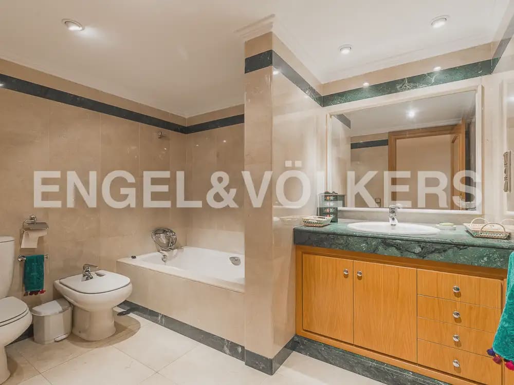 Appartement de 4 chambres à louer à Valence ville - 1 750 € (Ref: 10016330)