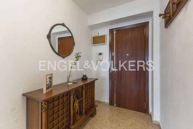3 bedroom Flat for rent in En Corts, Valencia city - € 1,500 (Ref: 10016331)