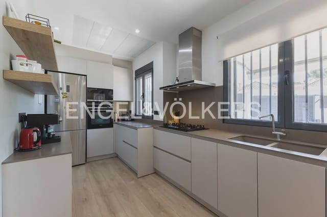 4 bedroom Villa for sale in Torrent with pool garage - € 620,000 (Ref: 10016334)