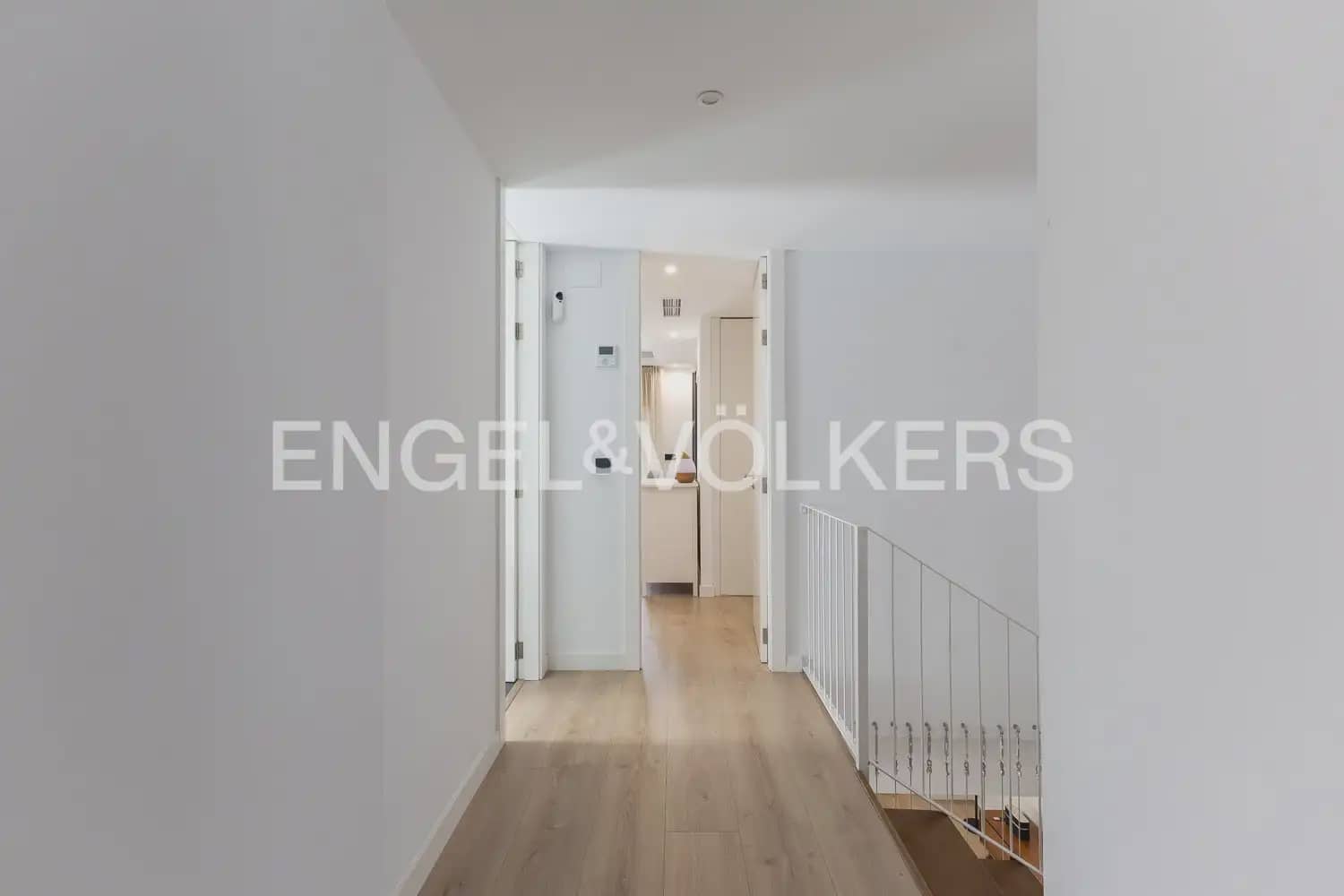 4 bedroom Villa for sale in Torrent with pool garage - € 620,000 (Ref: 10016334)