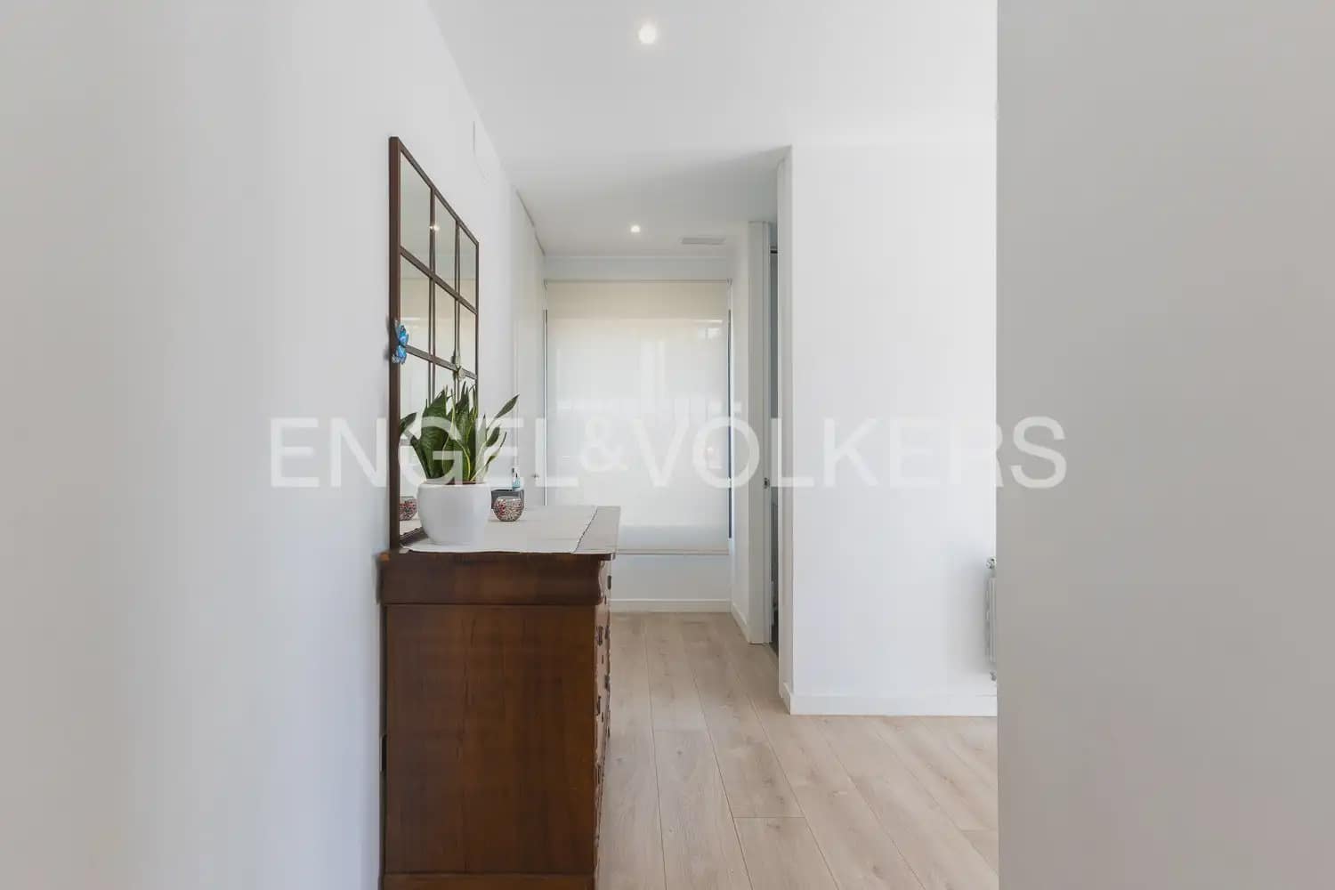 4 bedroom Villa for sale in Torrent with pool garage - € 620,000 (Ref: 10016334)