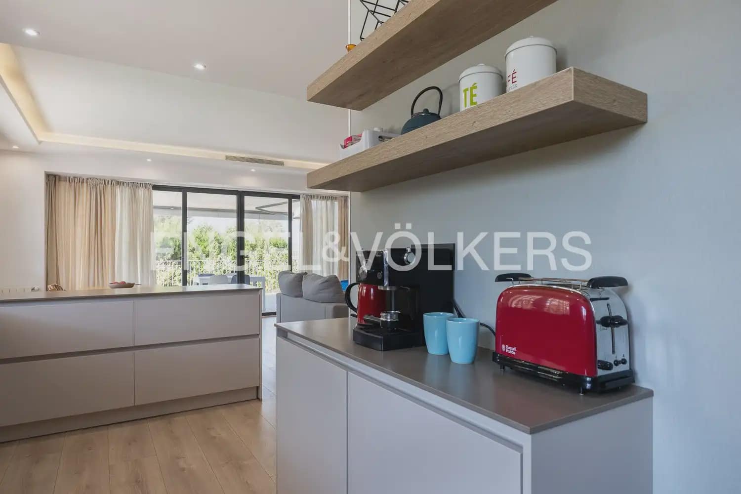 4 bedroom Villa for sale in Torrent with pool garage - € 620,000 (Ref: 10016334)