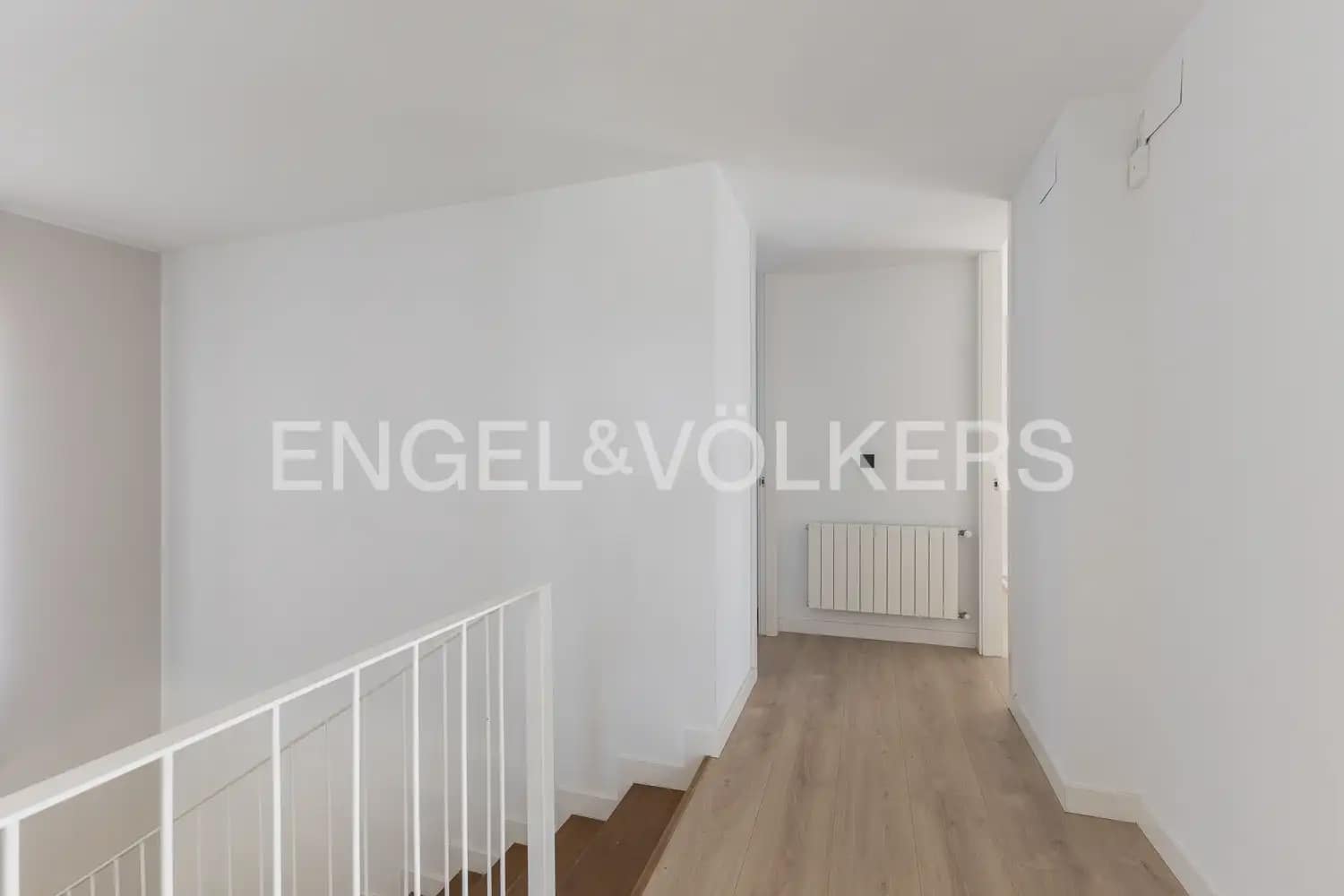 4 bedroom Villa for sale in Torrent with pool garage - € 620,000 (Ref: 10016334)