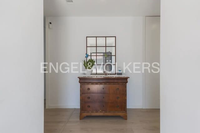 4 bedroom Villa for sale in Torrent with pool garage - € 620,000 (Ref: 10016334)