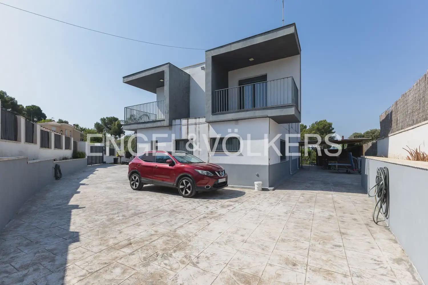 4 bedroom Villa for sale in Torrent with pool garage - € 620,000 (Ref: 10016334)