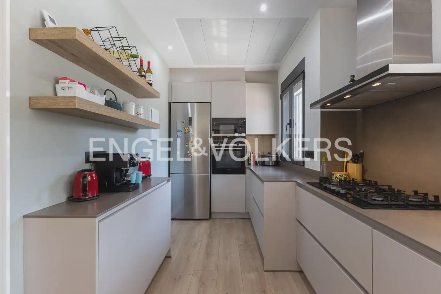 4 bedroom Villa for sale in Torrent with pool garage - € 620,000 (Ref: 10016334)
