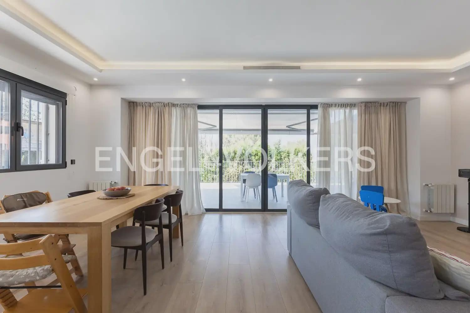4 bedroom Villa for sale in Torrent with pool garage - € 620,000 (Ref: 10016334)