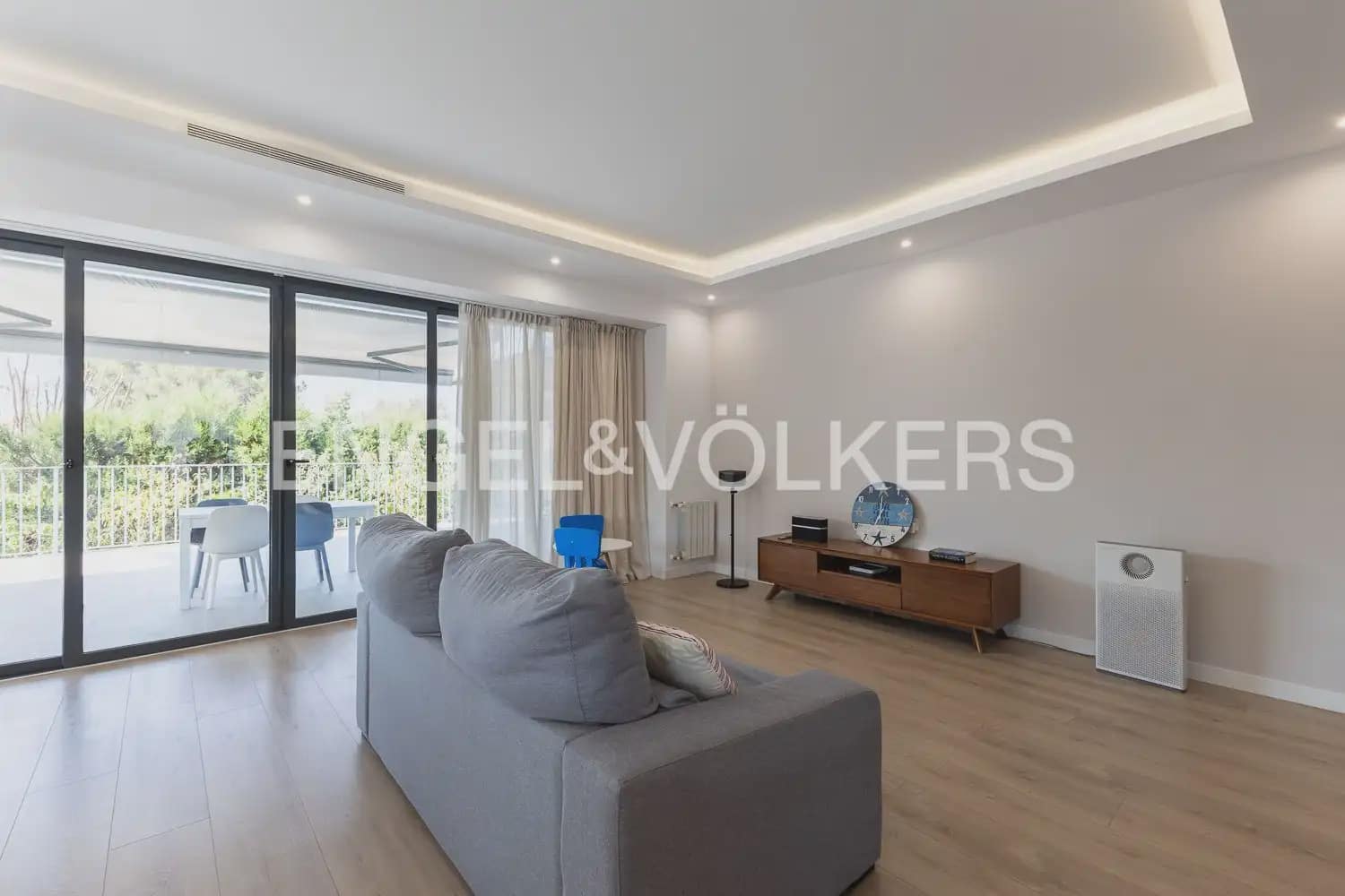 4 bedroom Villa for sale in Torrent with pool garage - € 620,000 (Ref: 10016334)