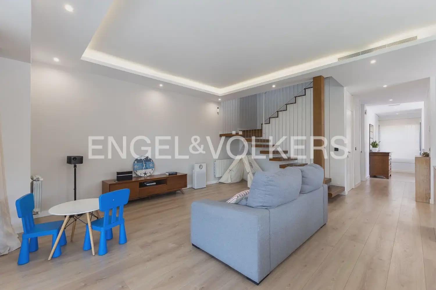 4 bedroom Villa for sale in Torrent with pool garage - € 620,000 (Ref: 10016334)