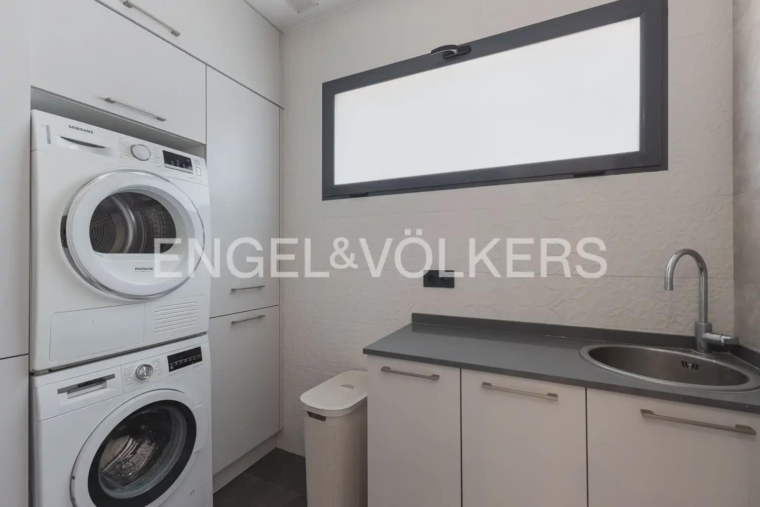 4 bedroom Villa for sale in Torrent with pool garage - € 620,000 (Ref: 10016334)