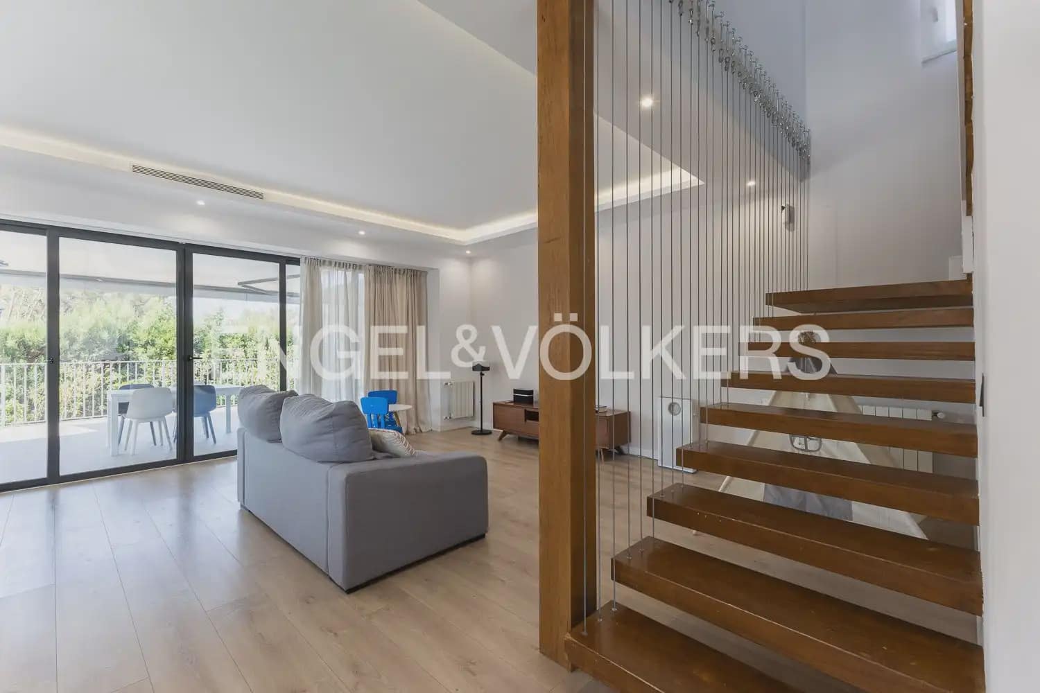 4 bedroom Villa for sale in Torrent with pool garage - € 620,000 (Ref: 10016334)