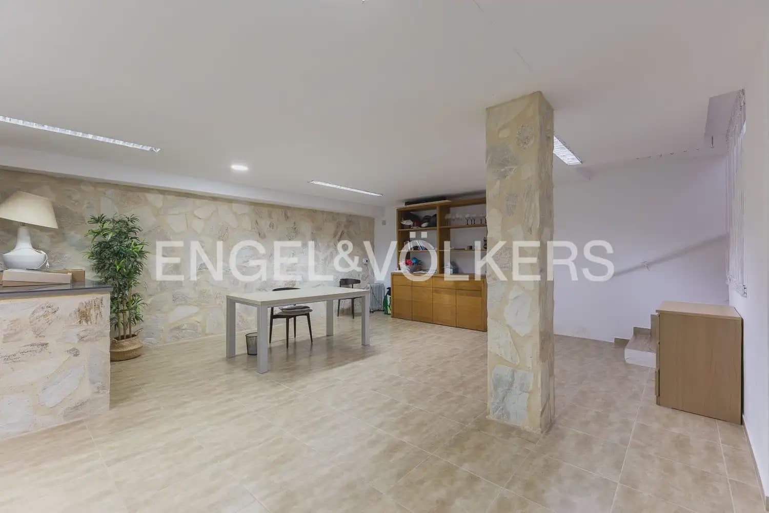 4 bedroom Villa for sale in Torrent with pool garage - € 620,000 (Ref: 10016334)