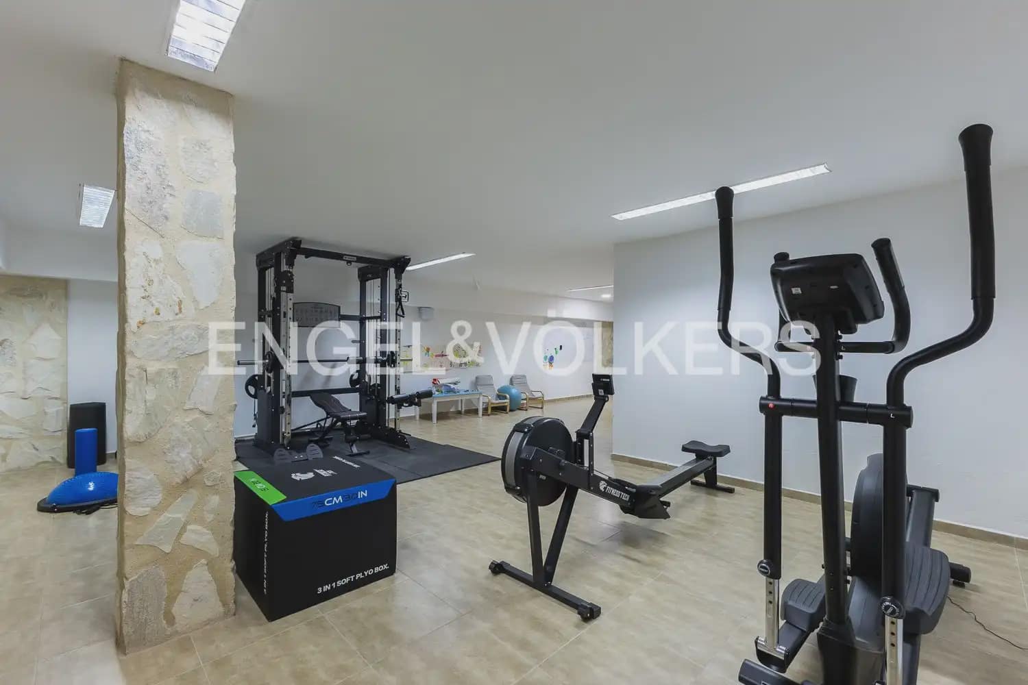 4 bedroom Villa for sale in Torrent with pool garage - € 620,000 (Ref: 10016334)