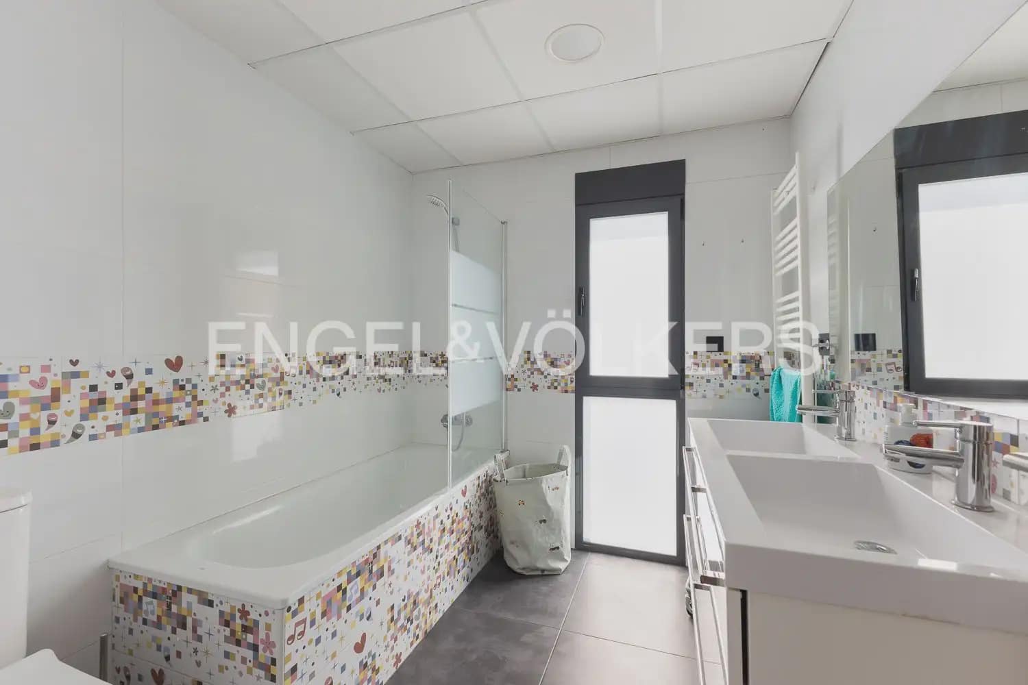 4 bedroom Villa for sale in Torrent with pool garage - € 620,000 (Ref: 10016334)