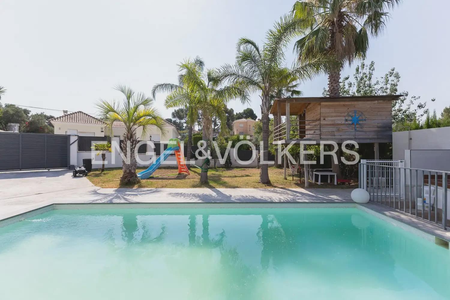 4 bedroom Villa for sale in Torrent with pool garage - € 620,000 (Ref: 10016334)