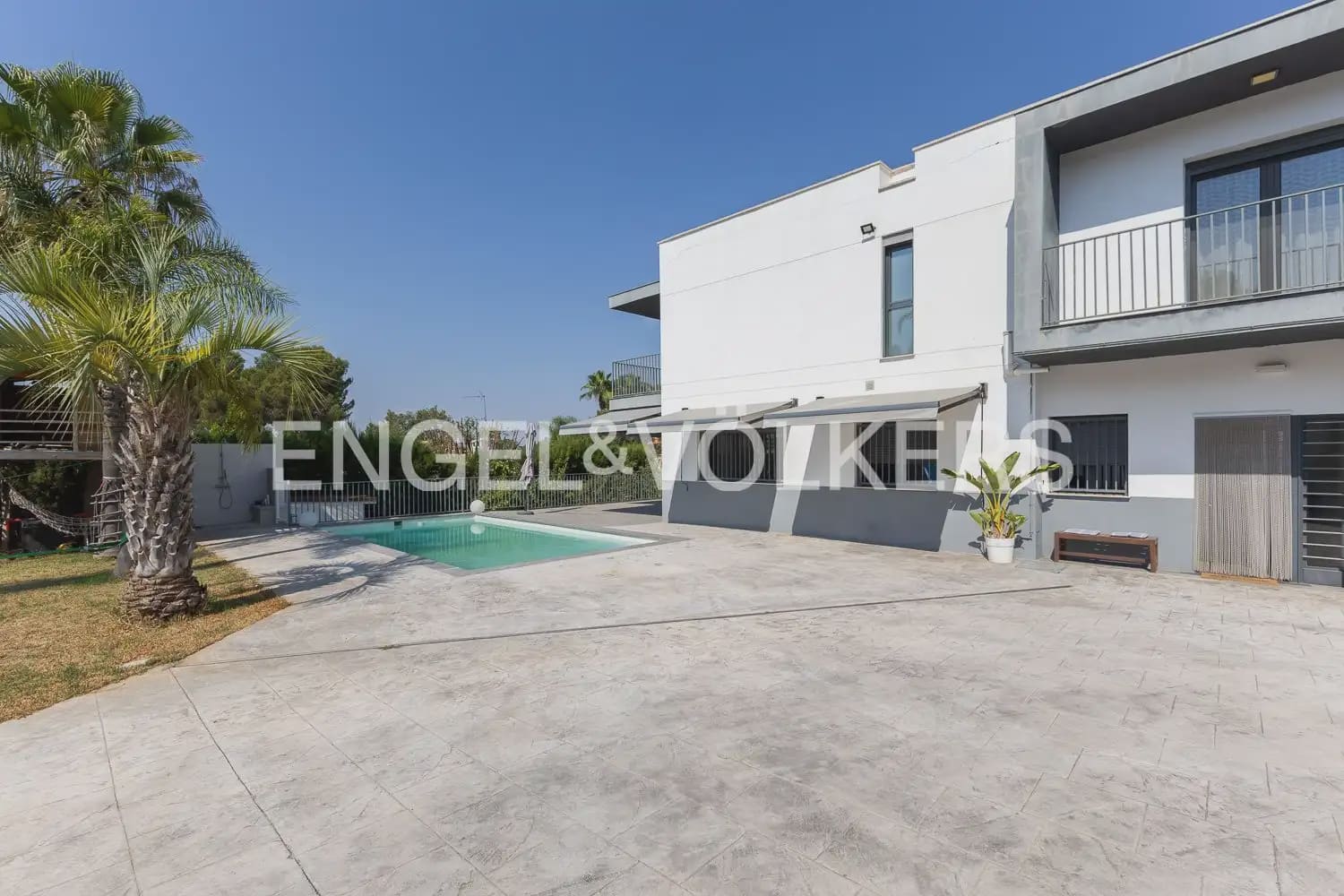 4 bedroom Villa for sale in Torrent with pool garage - € 620,000 (Ref: 10016334)