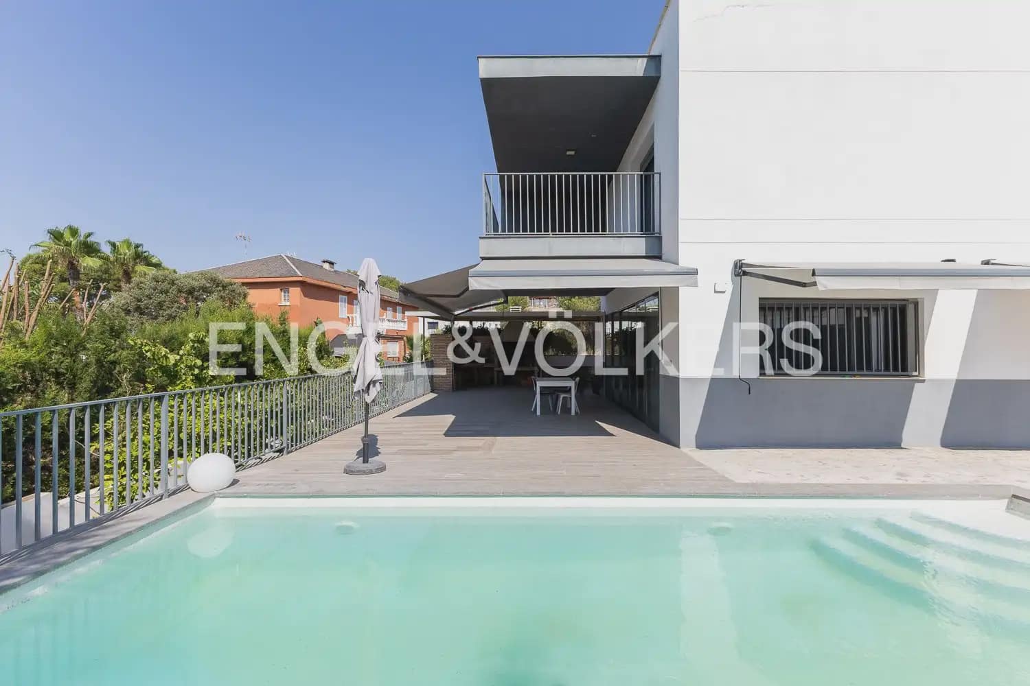 4 bedroom Villa for sale in Torrent with pool garage - € 620,000 (Ref: 10016334)