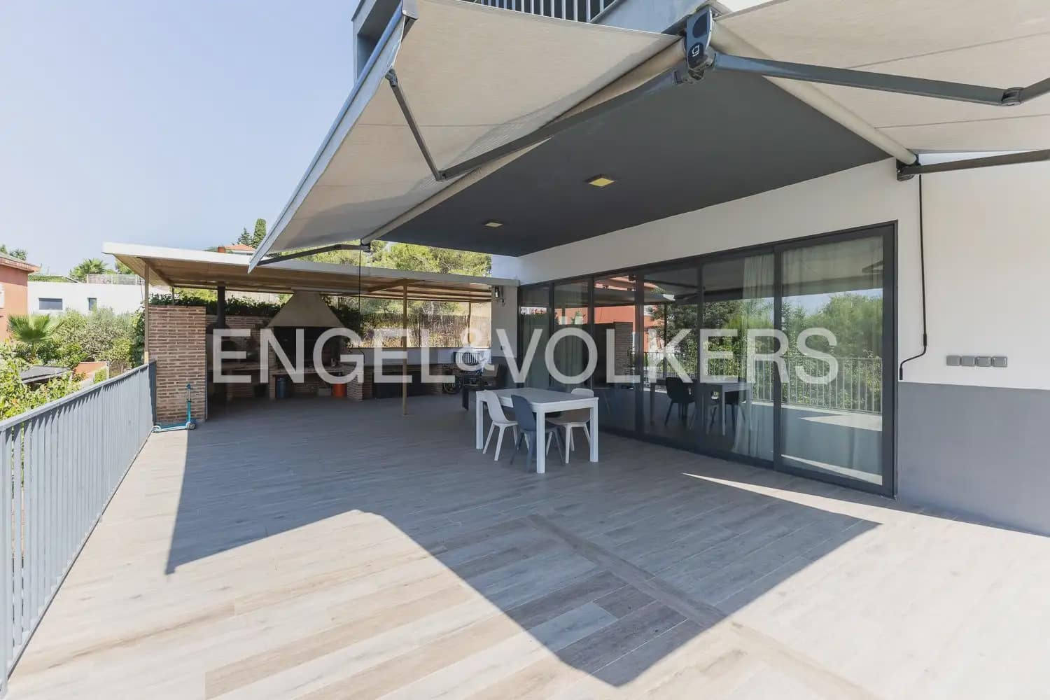 4 bedroom Villa for sale in Torrent with pool garage - € 620,000 (Ref: 10016334)