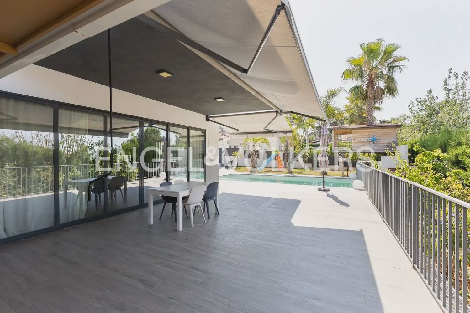 4 bedroom Villa for sale in Torrent with pool garage - € 620,000 (Ref: 10016334)