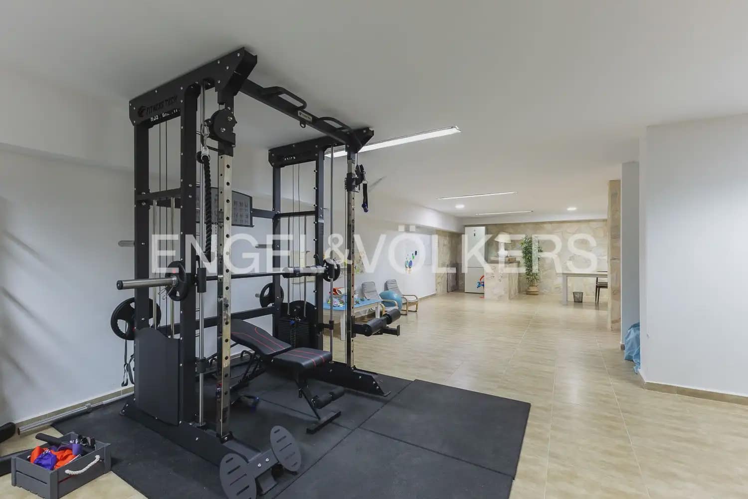 4 bedroom Villa for sale in Torrent with pool garage - € 620,000 (Ref: 10016334)