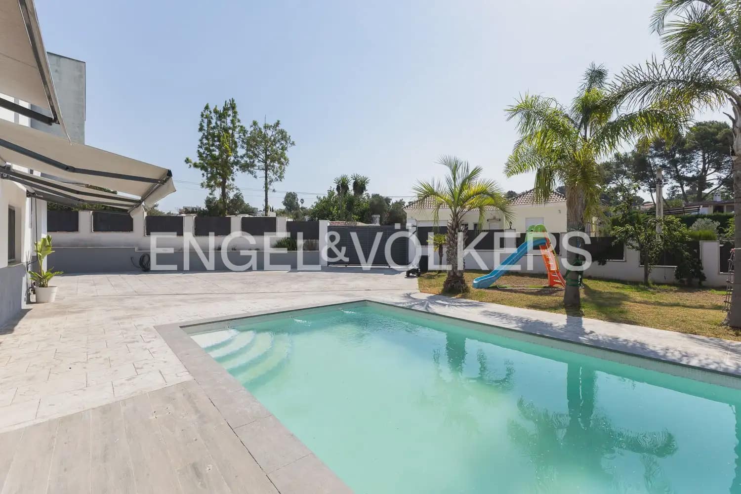 4 bedroom Villa for sale in Torrent with pool garage - € 620,000 (Ref: 10016334)