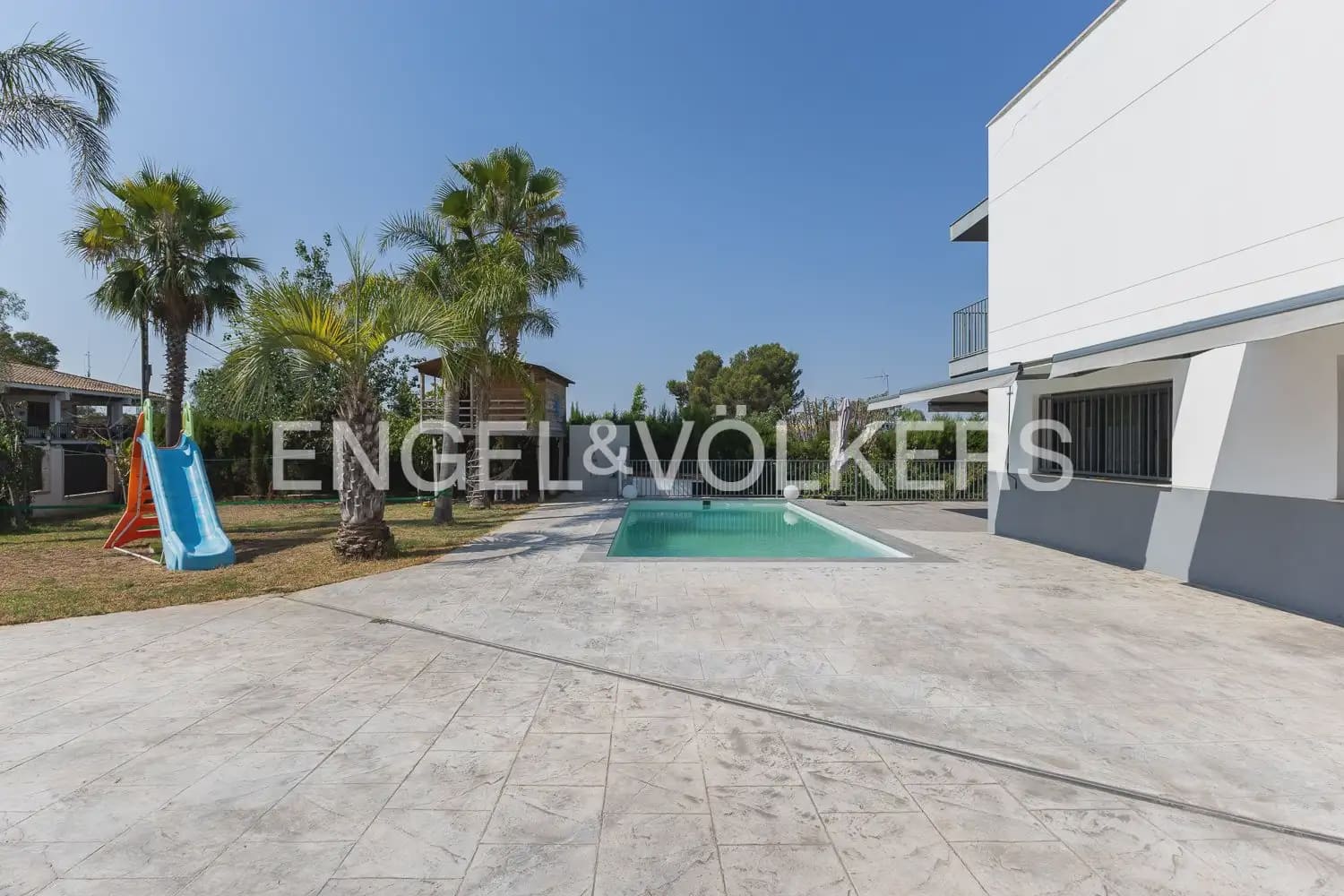 4 bedroom Villa for sale in Torrent with pool garage - € 620,000 (Ref: 10016334)