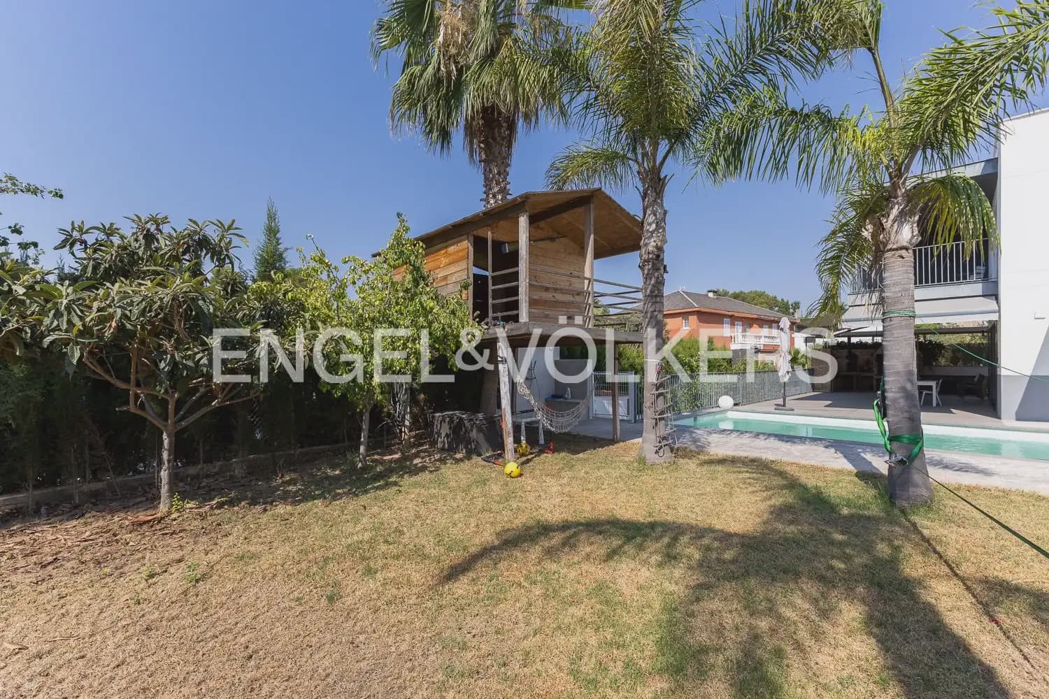 4 bedroom Villa for sale in Torrent with pool garage - € 620,000 (Ref: 10016334)