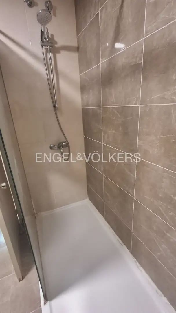 4 bedroom Flat for rent in Valencia city - € 1,700 (Ref: 10016745)