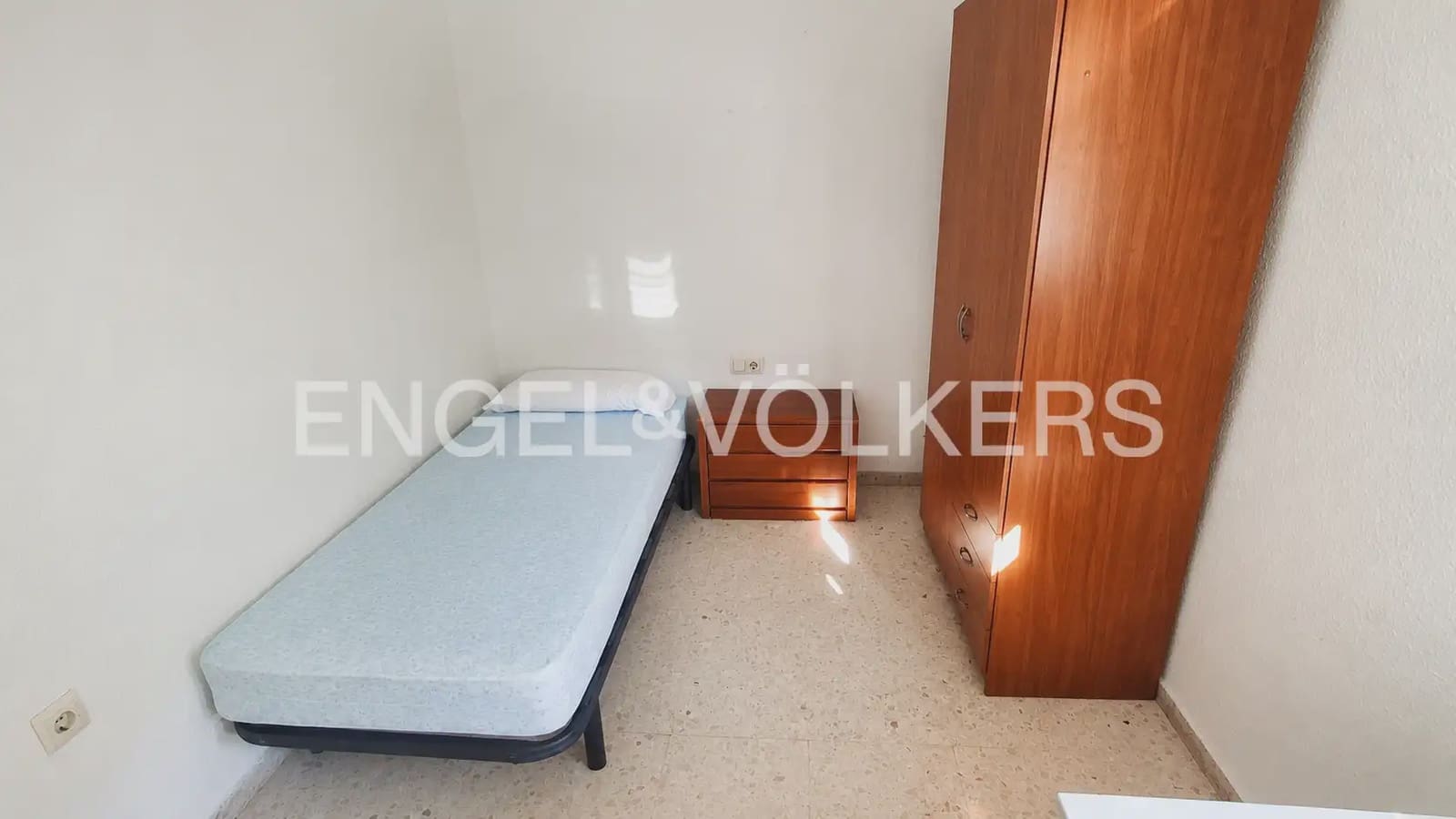 4 bedroom Flat for rent in Valencia city - € 1,700 (Ref: 10016745)