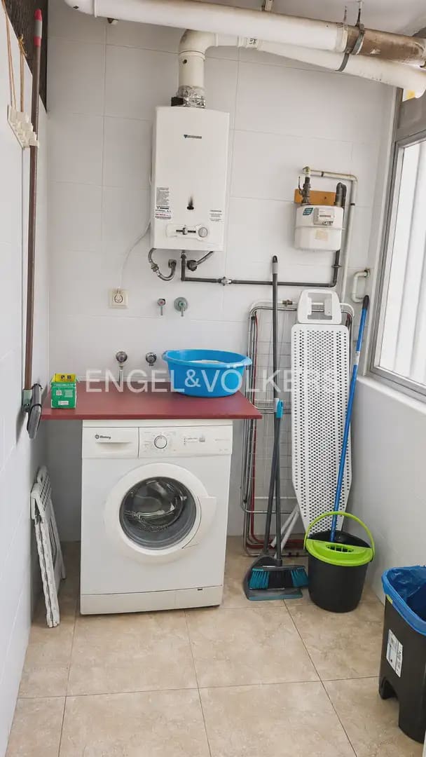 4 bedroom Flat for rent in Valencia city - € 1,700 (Ref: 10016745)